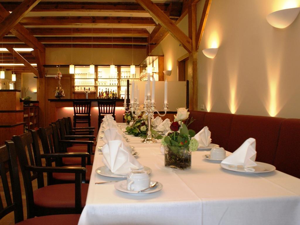 Hotel Und Restaurant Am Peenetal 리에펜 외부 사진
