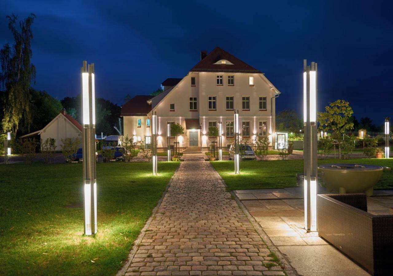Hotel Und Restaurant Am Peenetal 리에펜 외부 사진